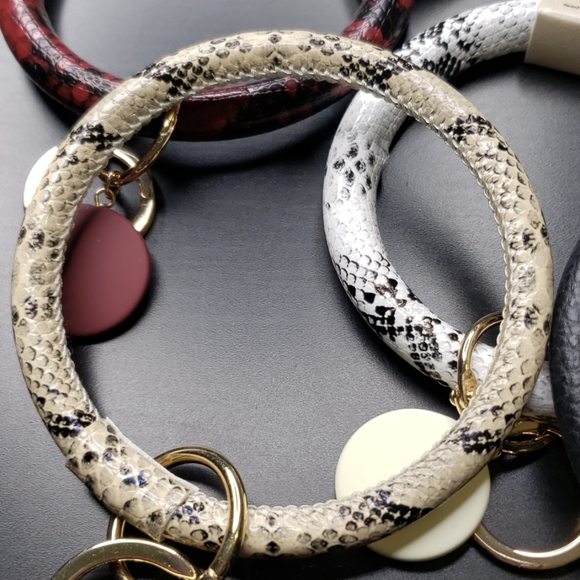 Key Ring Brackets - Picture 2 of 2